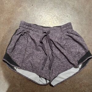 Lululemon Hotty Hot Shorts, size 4, 2.5”